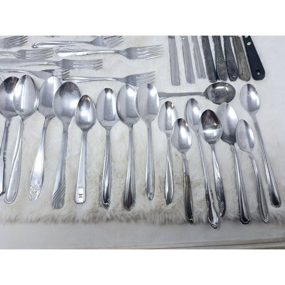 Lot of 45 Assorted Vintage Silverplate‎ Dinner/Place Forks Spoons Butter Knives - Picture 3 of 7